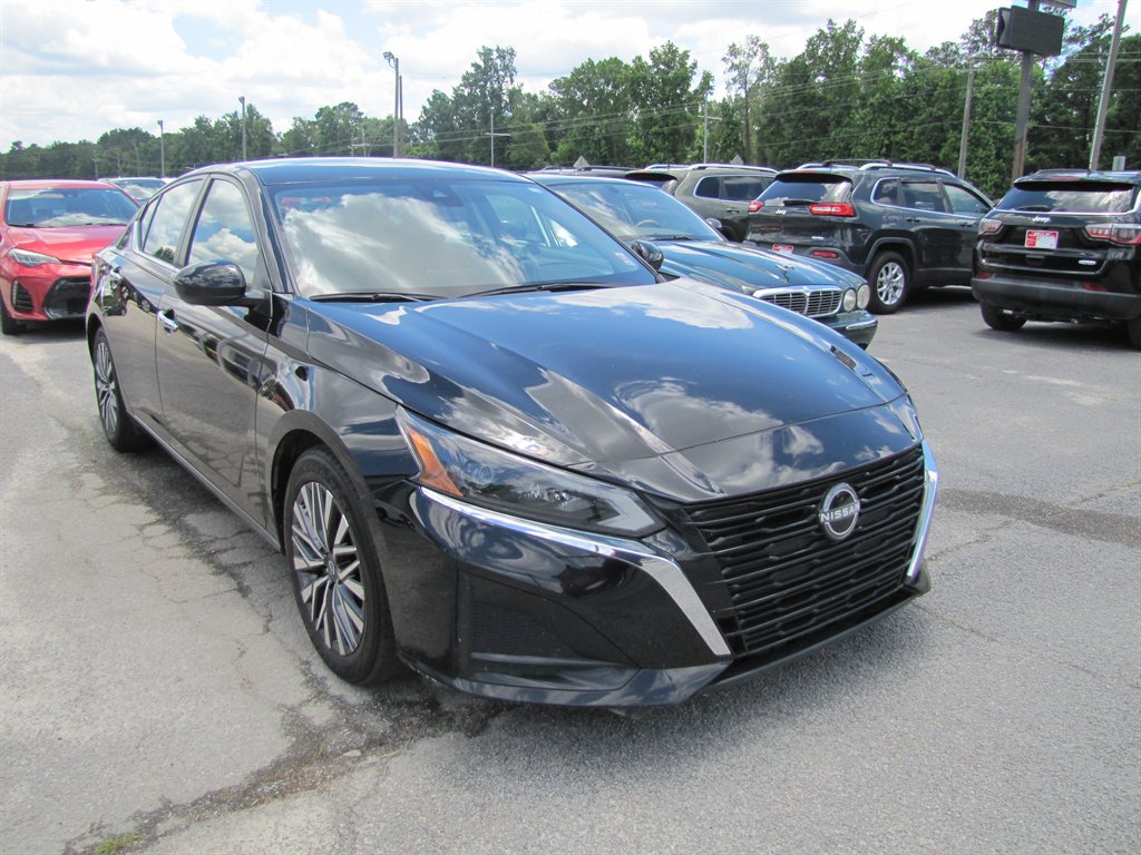 Nissan Altima photo 3