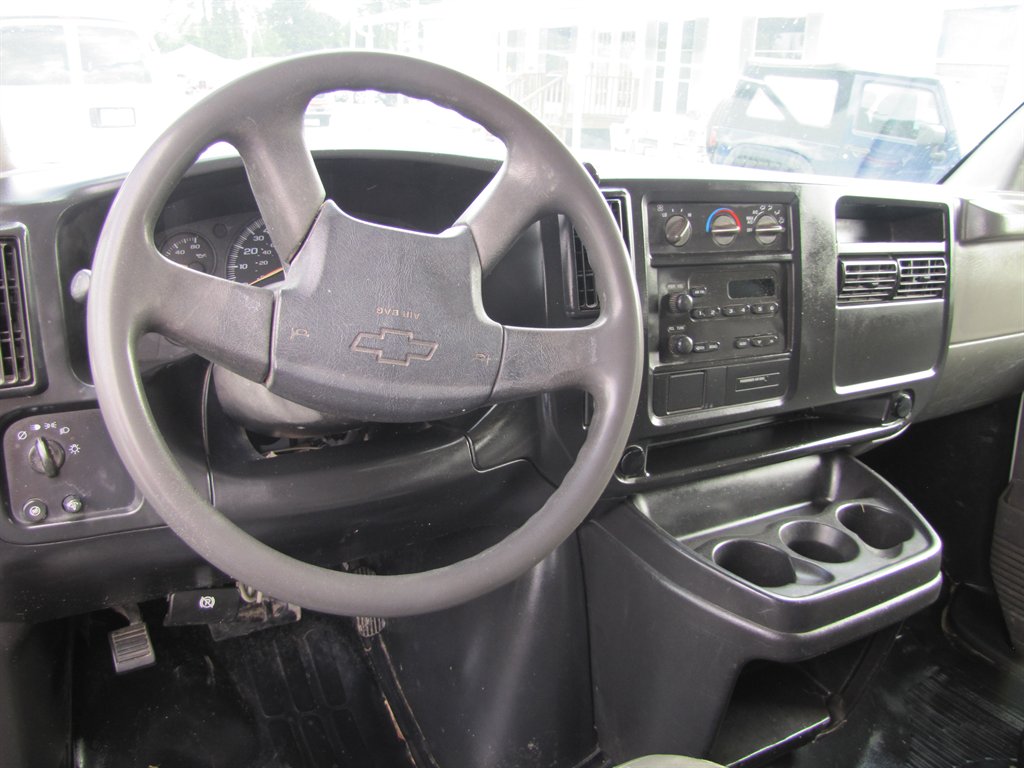 Chevrolet G1500 Vans photo 8