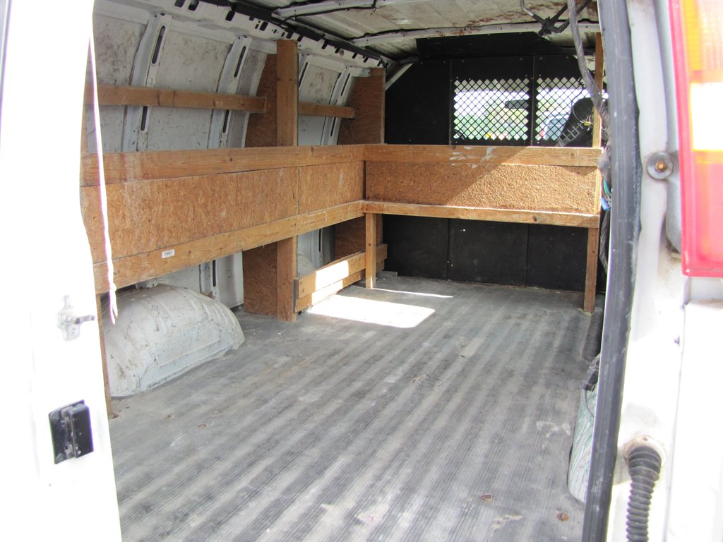 Chevrolet G1500 Vans photo 9