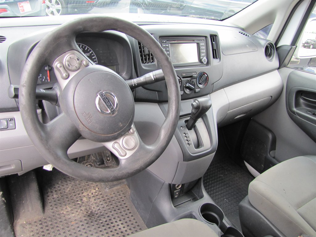Nissan NV 200 photo 9