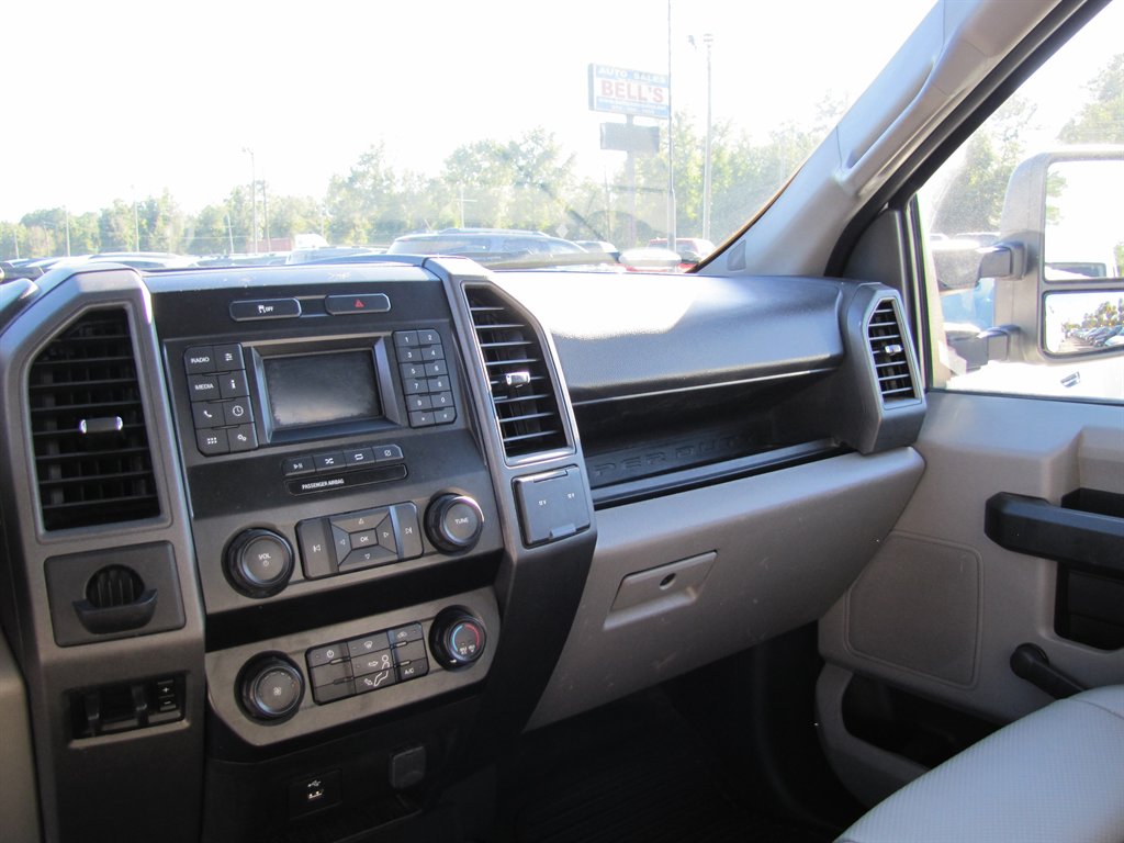 Ford F-250SD photo 9