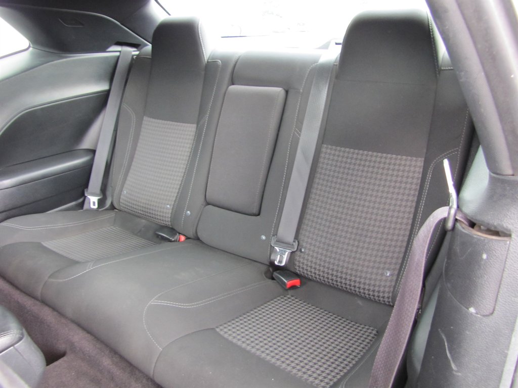 Dodge Challenger photo 8