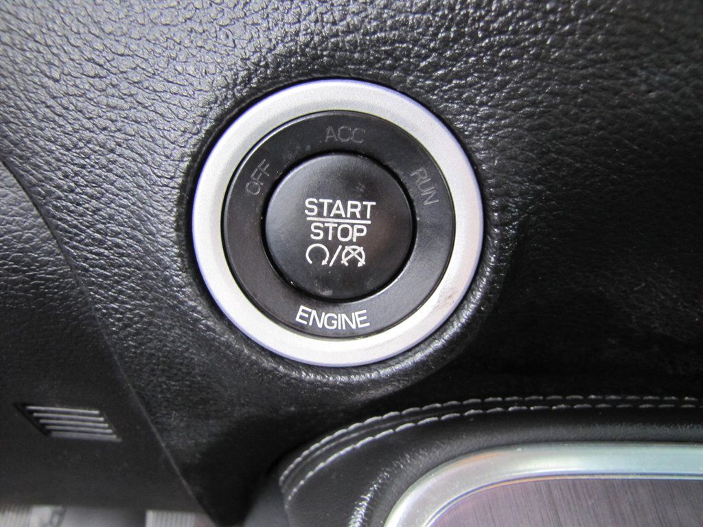 Dodge Challenger photo 11