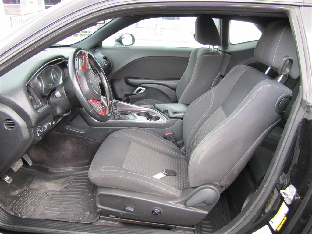 Dodge Challenger photo 7