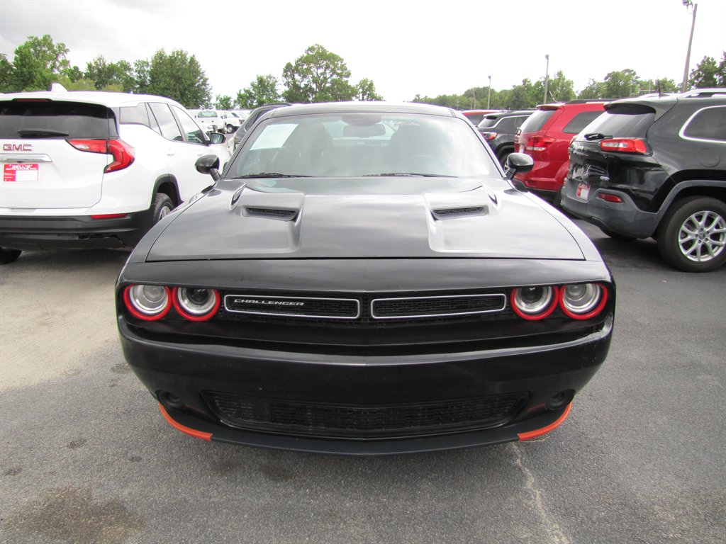 Dodge Challenger photo 2