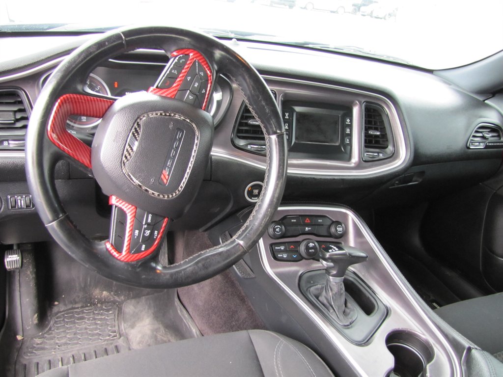 Dodge Challenger photo 9
