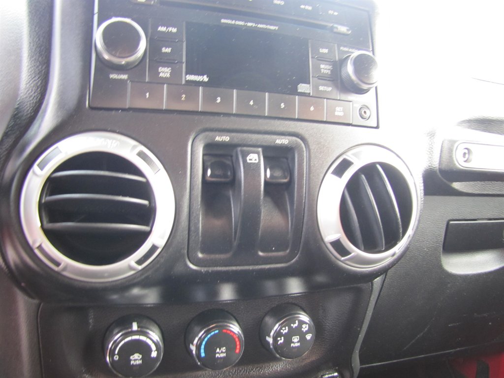 Jeep Wrangler photo 10
