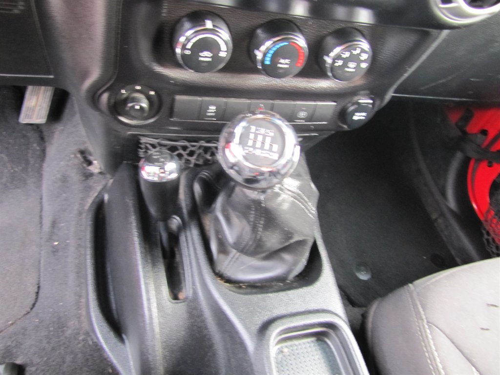 Jeep Wrangler photo 9