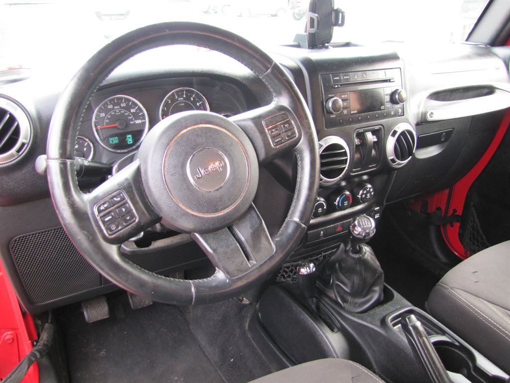 Jeep Wrangler photo 8