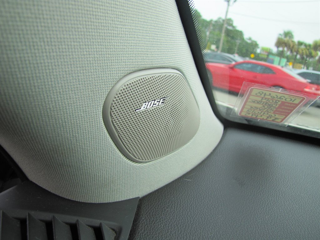 Cadillac SRX photo 13
