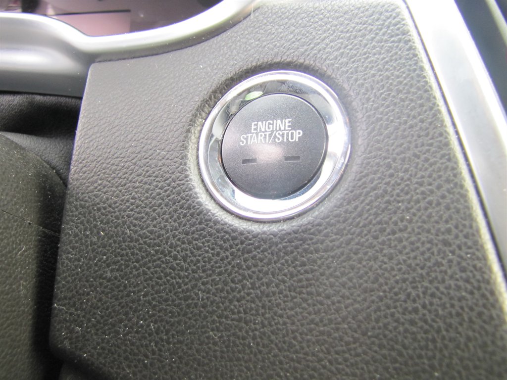 Cadillac SRX photo 11