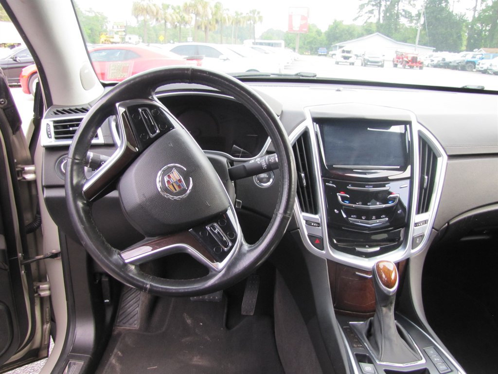 Cadillac SRX photo 9