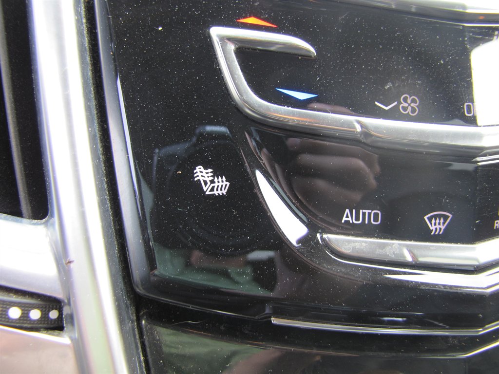 Cadillac SRX photo 12