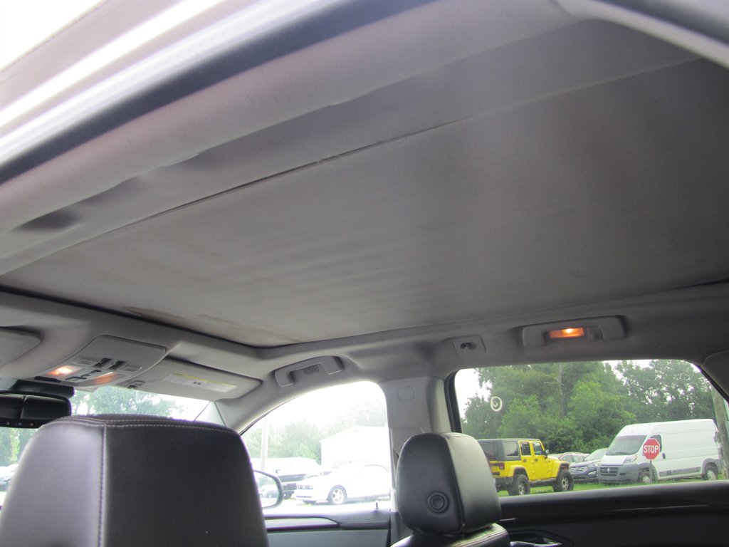 Cadillac SRX photo 10