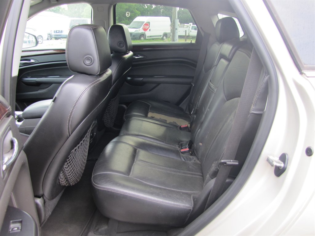 Cadillac SRX photo 8