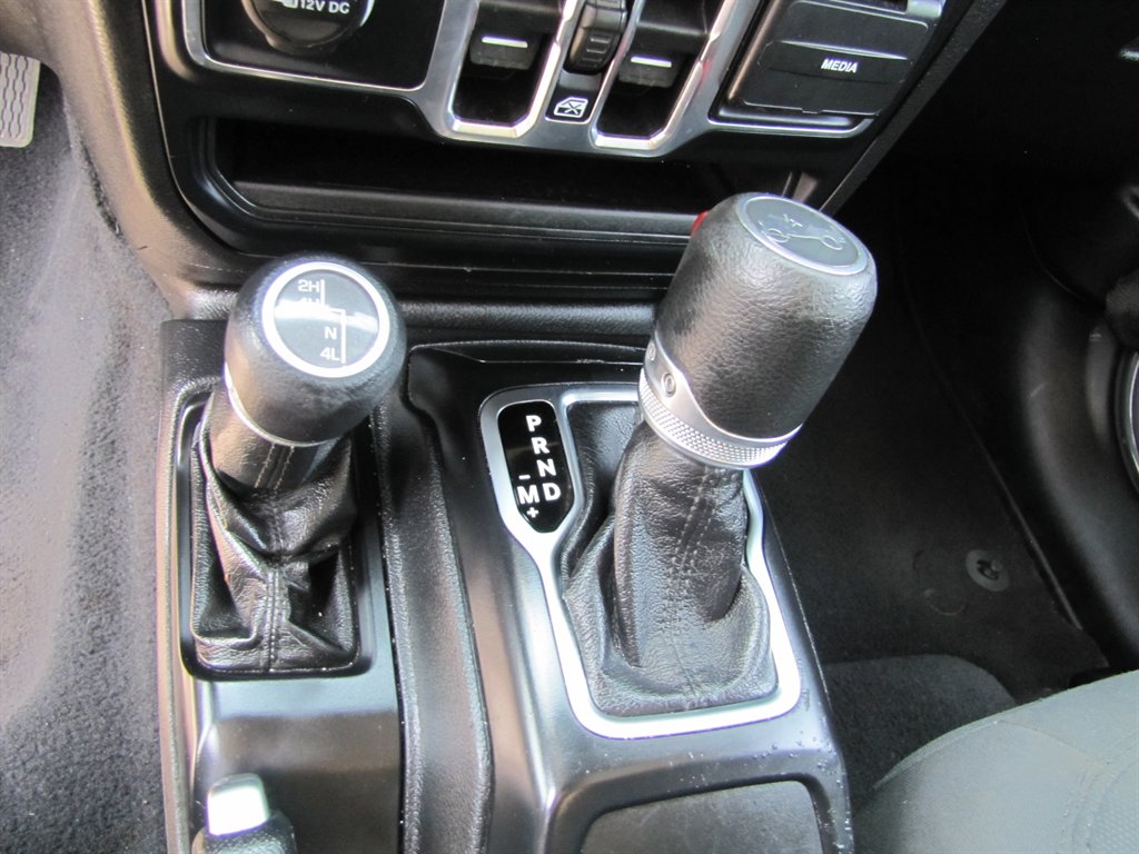 Jeep Wrangler photo 10
