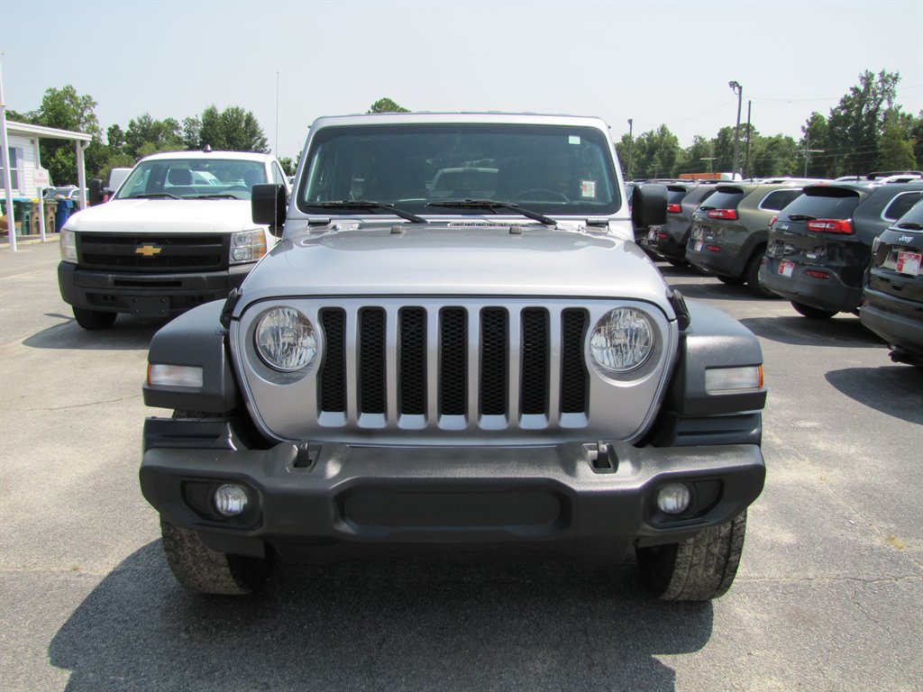Jeep Wrangler photo 2