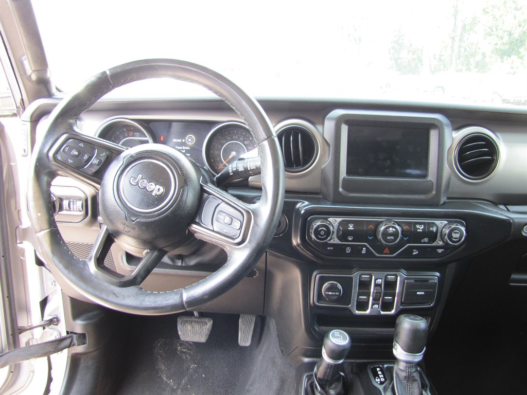Jeep Wrangler photo 9