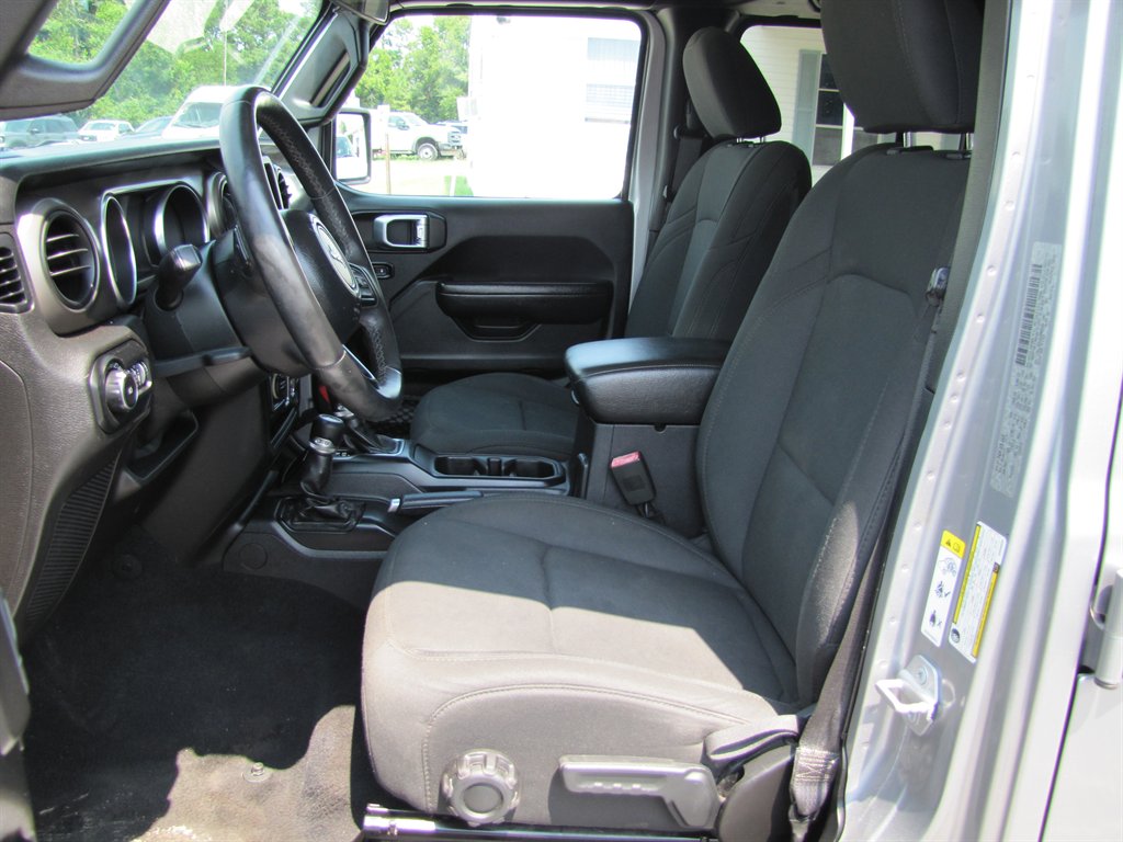 Jeep Wrangler photo 7