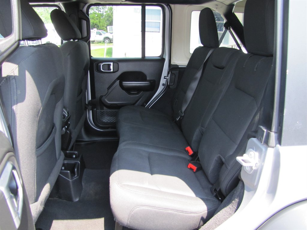 Jeep Wrangler photo 8