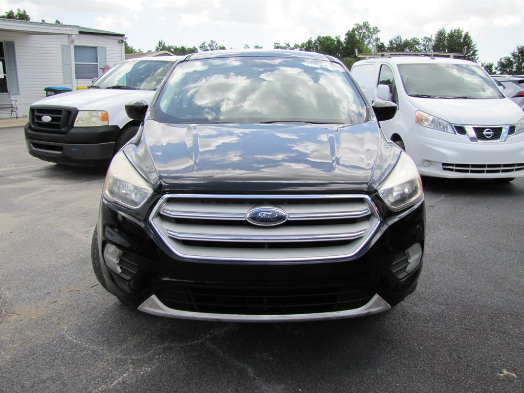 Ford Escape photo 2