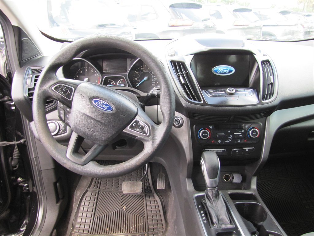 Ford Escape photo 9