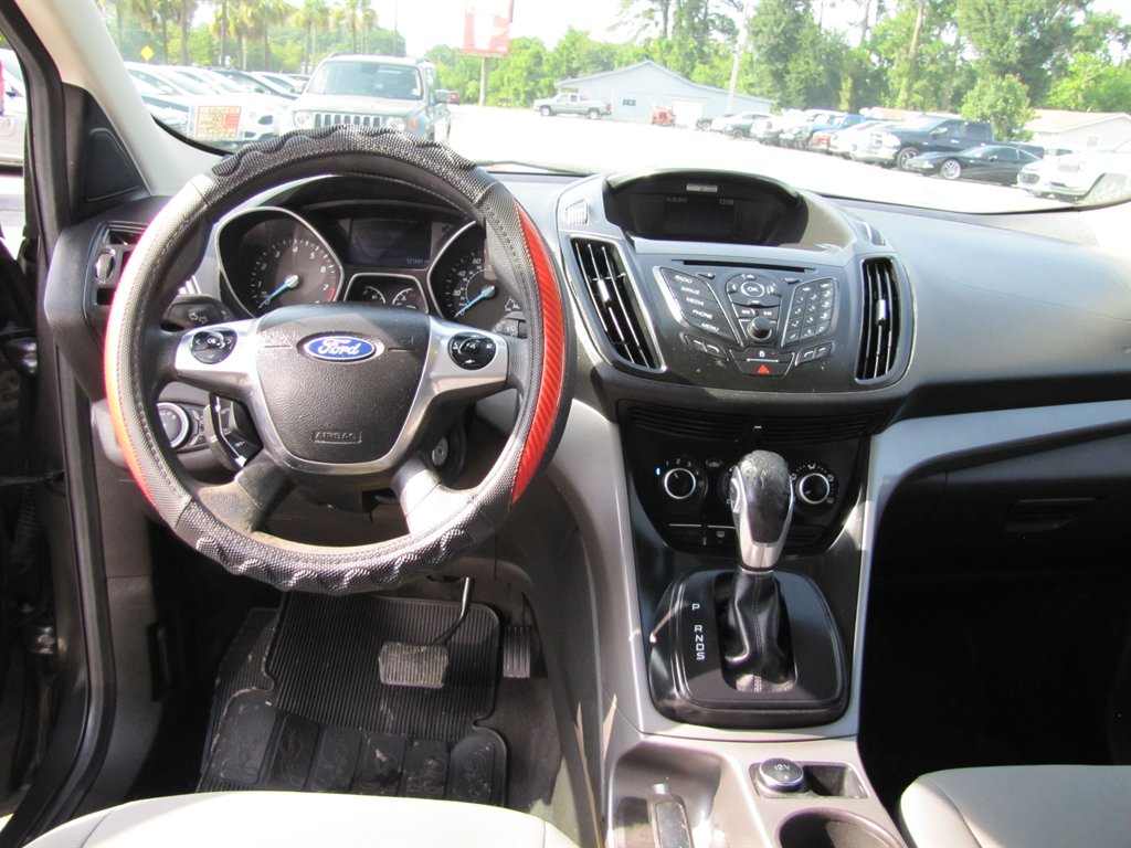 Ford Escape photo 9