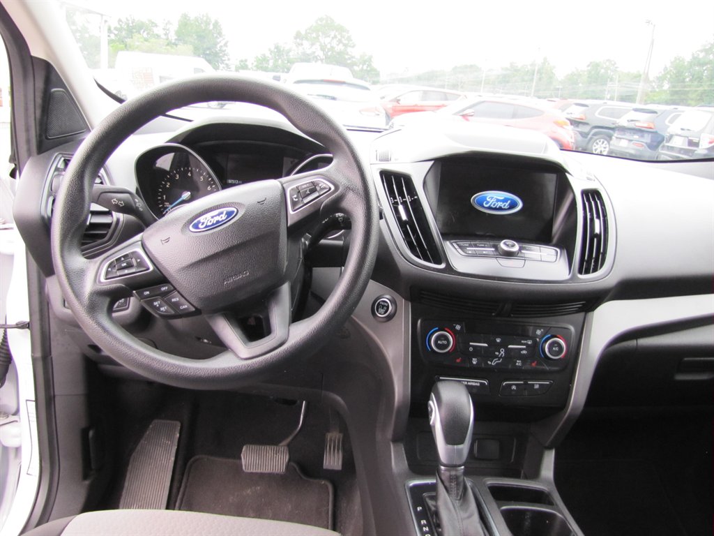Ford Escape photo 9