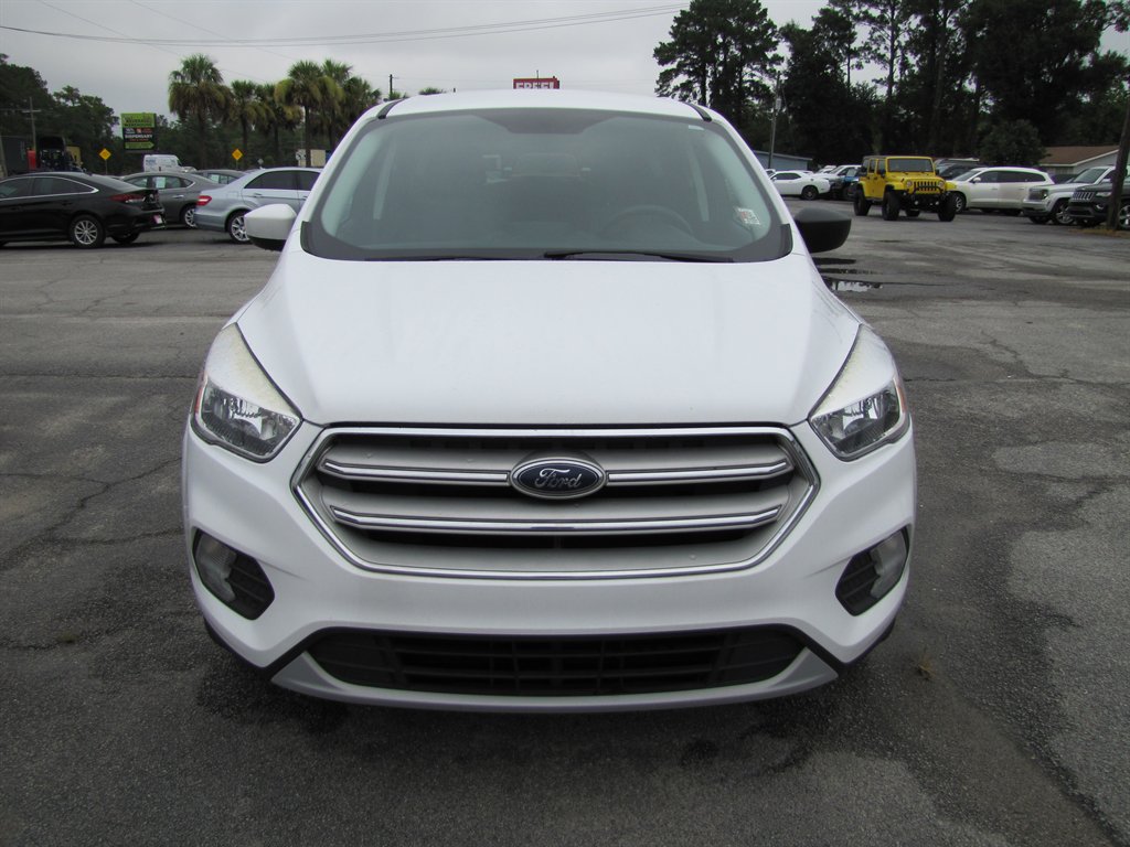 Ford Escape photo 2