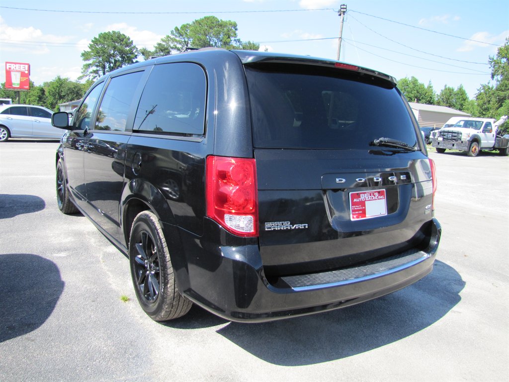 Dodge Grand Caravan photo 6