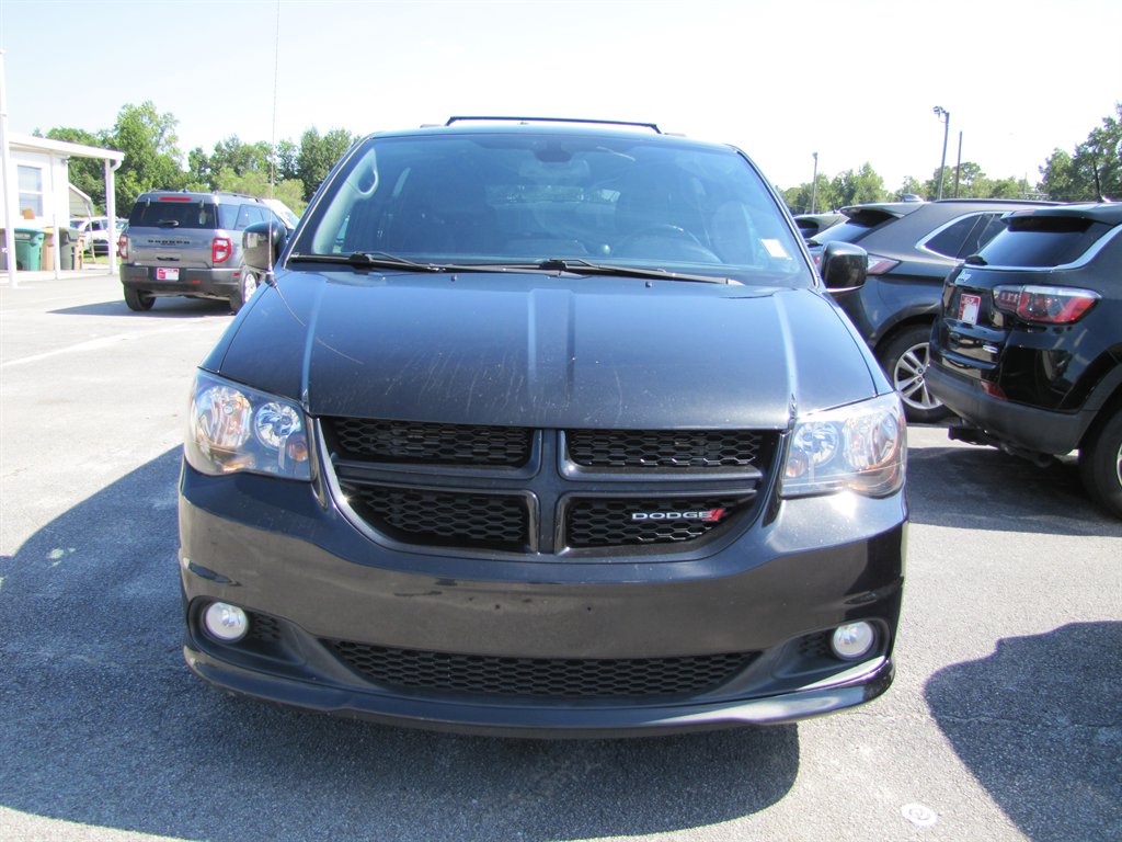 Dodge Grand Caravan photo 2