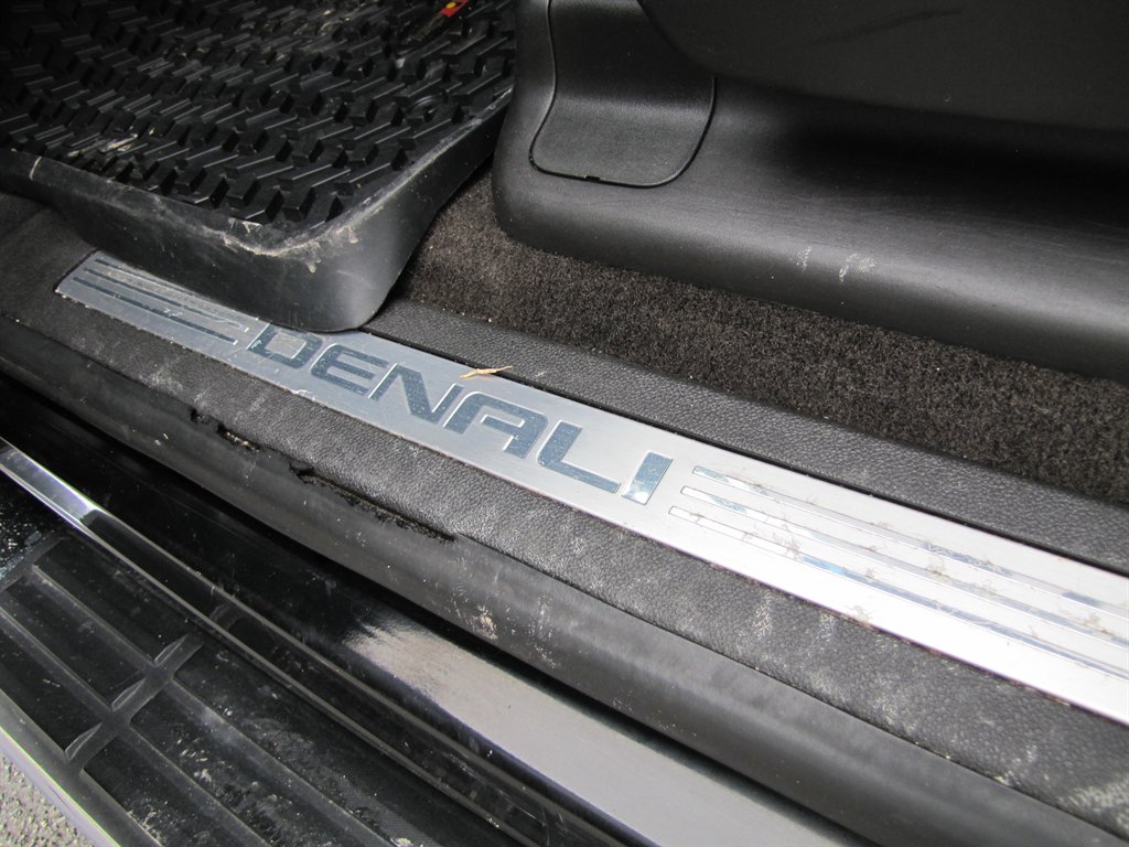 GMC Sierra 2500 photo 11