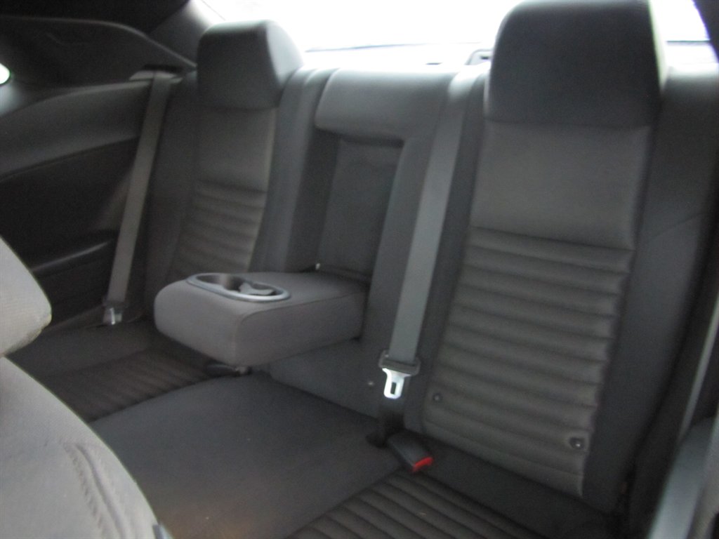 Dodge Challenger photo 8