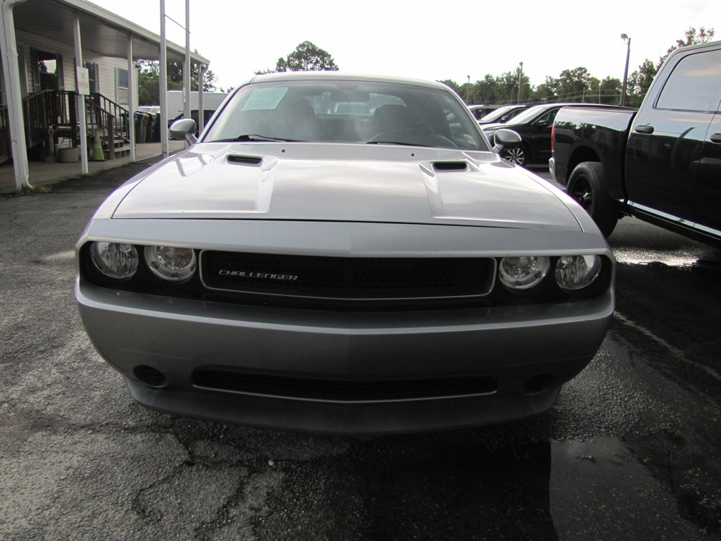 Dodge Challenger photo 2