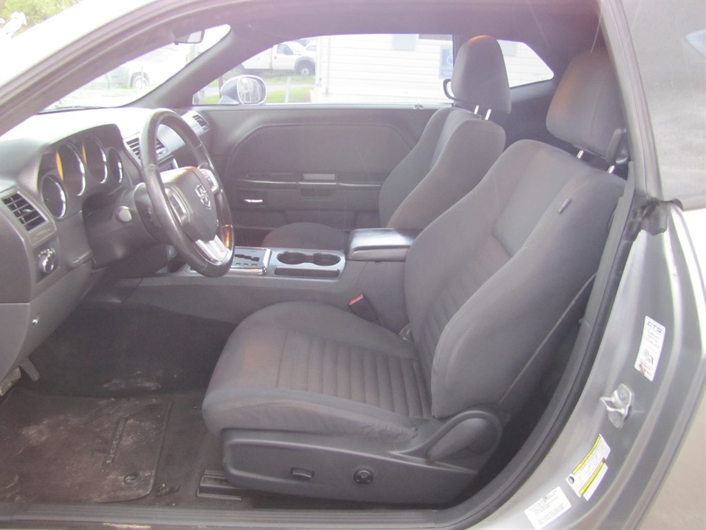 Dodge Challenger photo 7