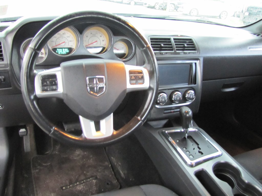 Dodge Challenger photo 9