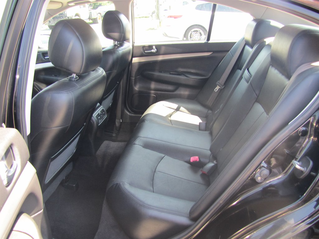 Infiniti G37 photo 7
