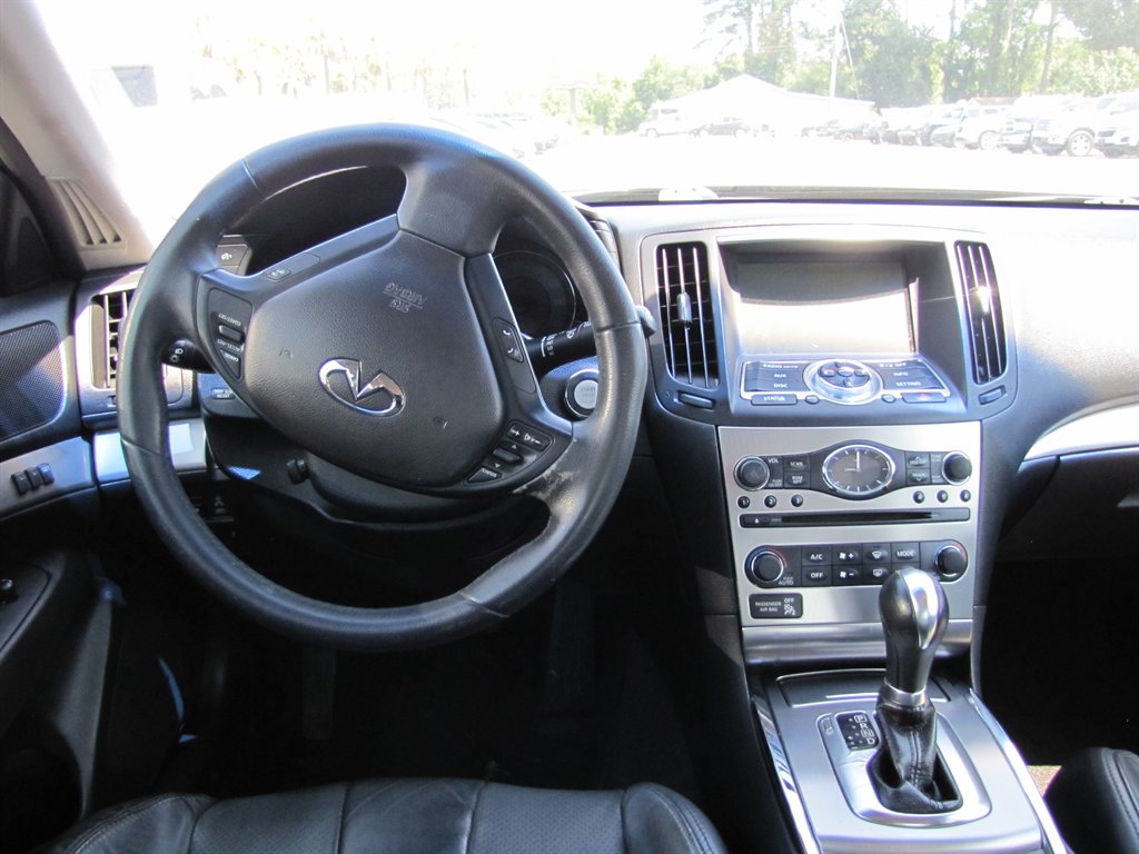 Infiniti G37 photo 8