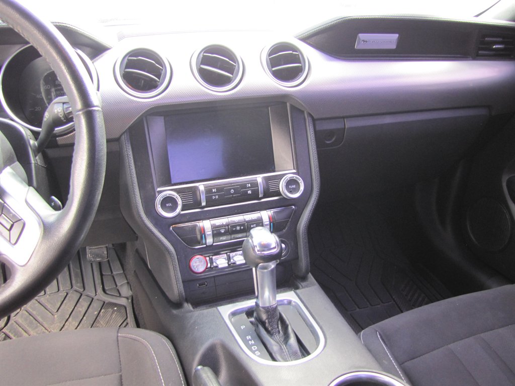 Ford Mustang photo 11
