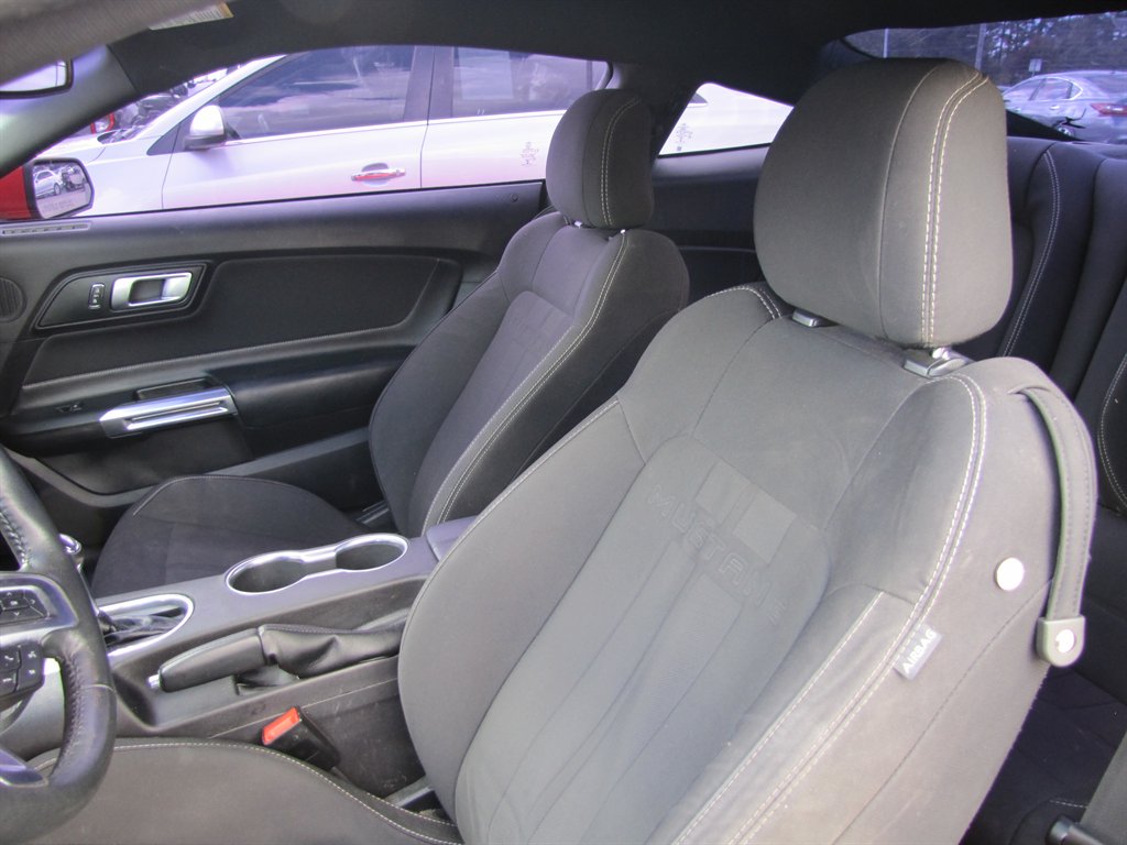 Ford Mustang photo 9
