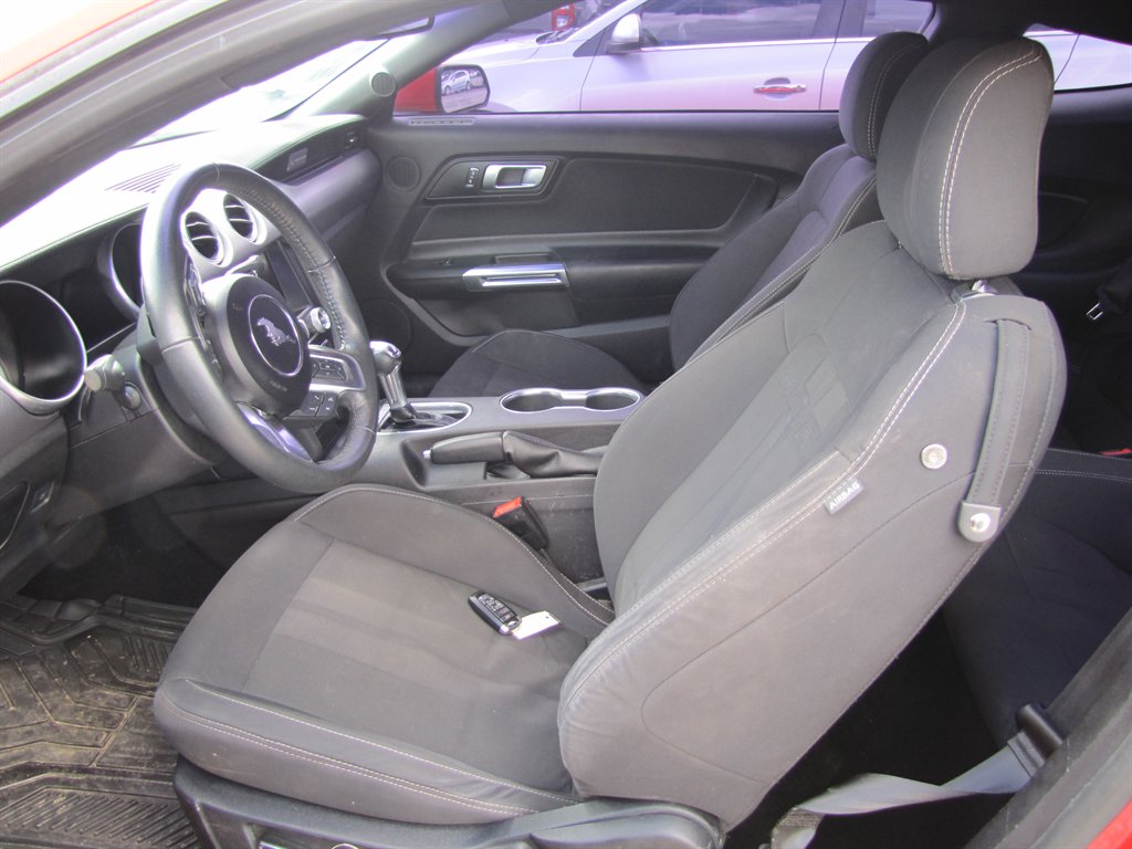 Ford Mustang photo 10