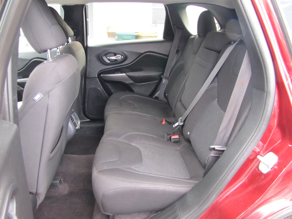 Jeep Cherokee photo 8