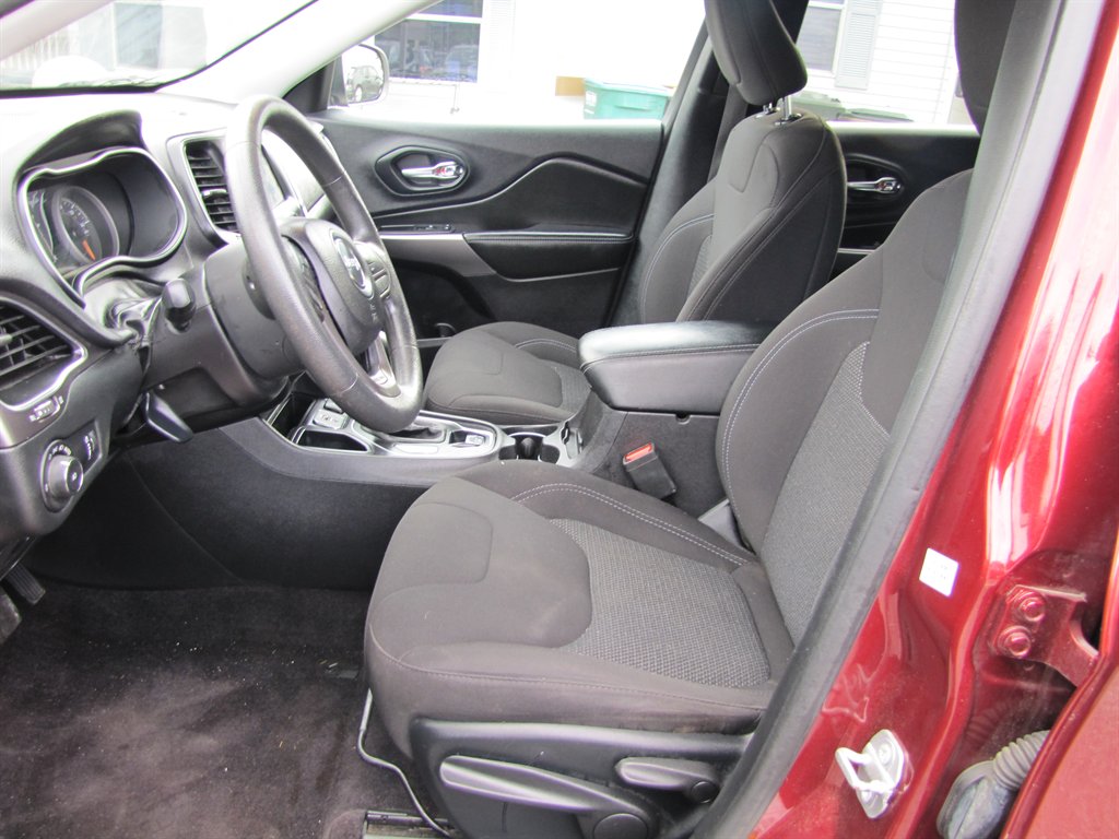 Jeep Cherokee photo 7