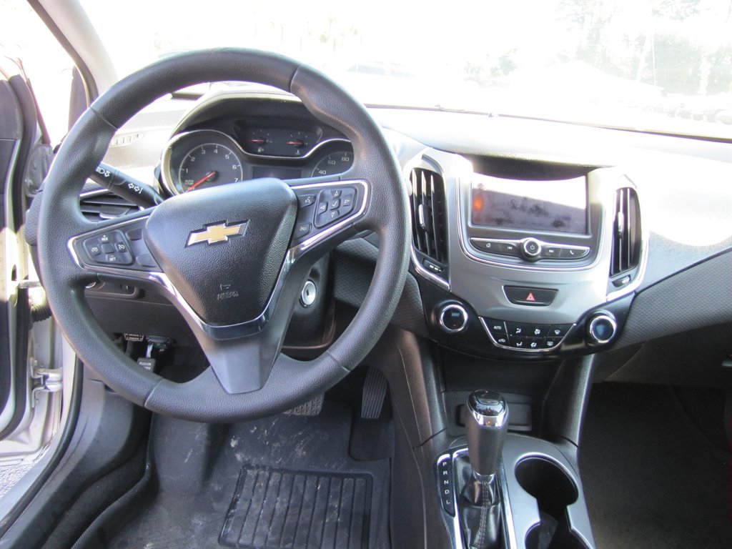 Chevrolet Cruze photo 9