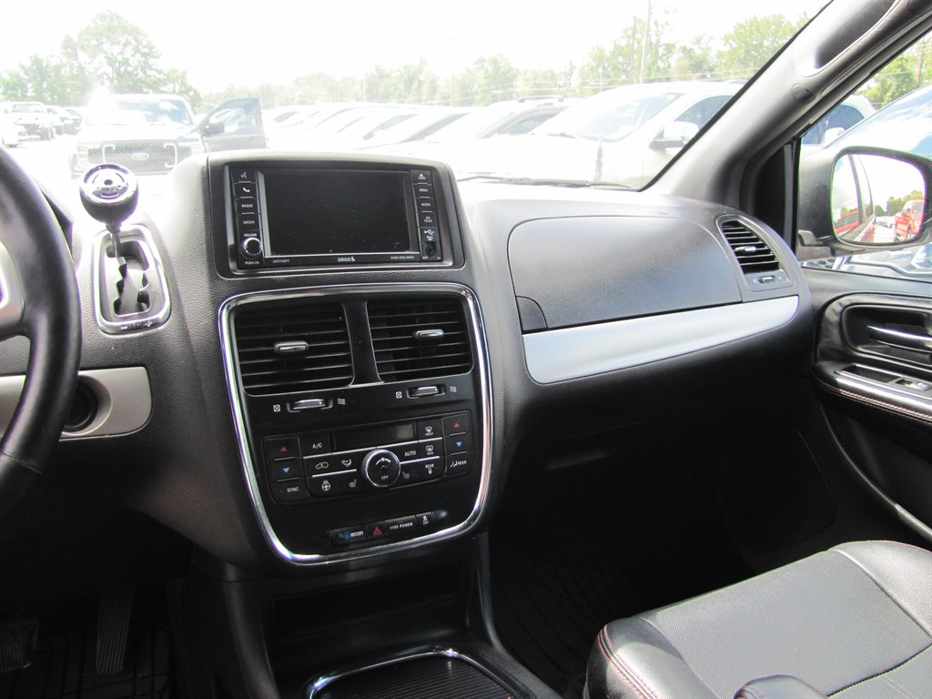 Dodge Grand Caravan photo 13