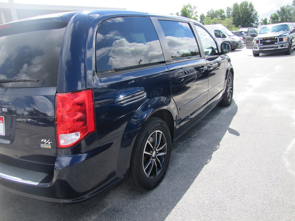 Dodge Grand Caravan photo 4