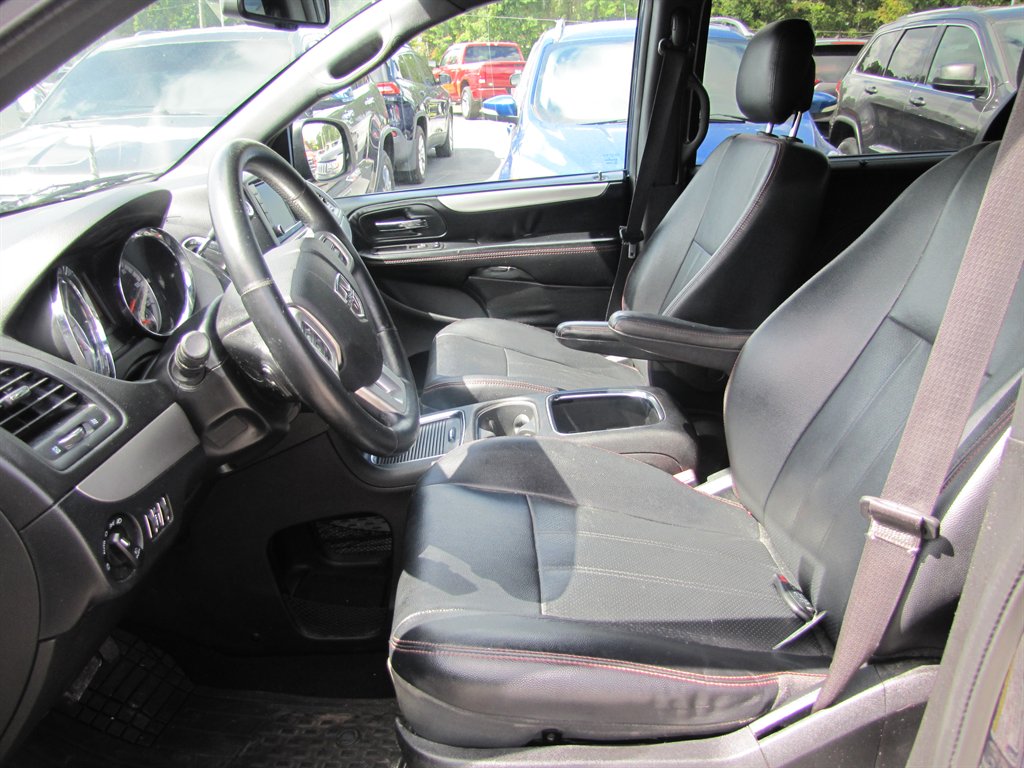 Dodge Grand Caravan photo 11