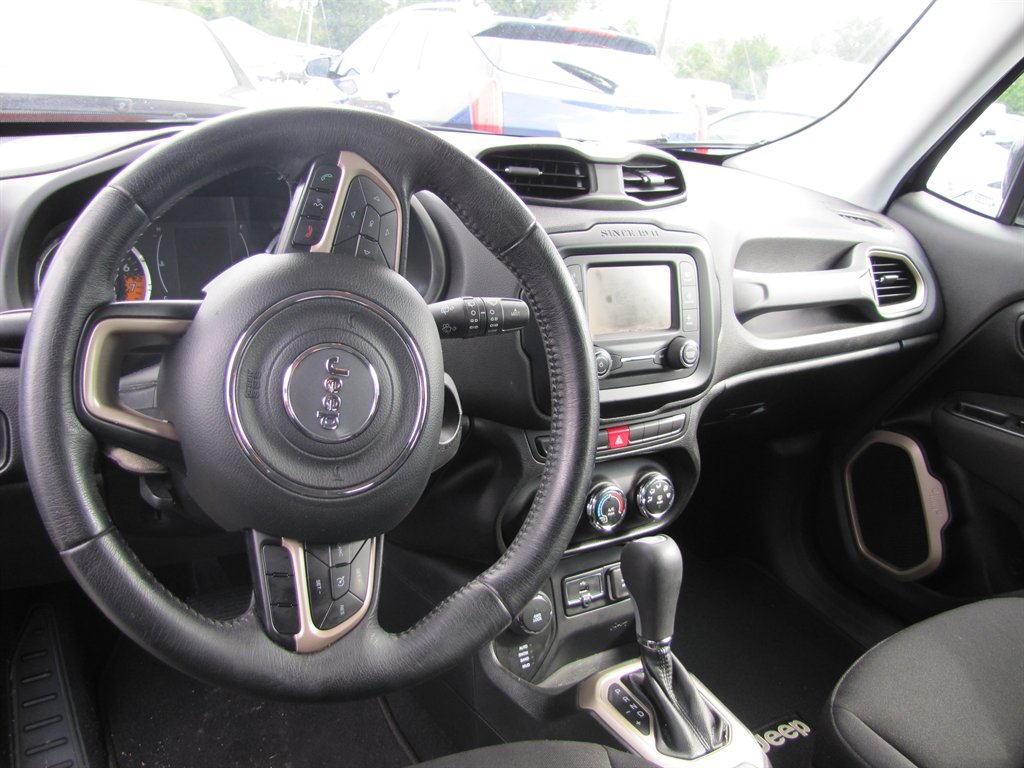 Jeep Renegade photo 8
