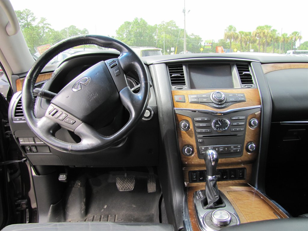 Infiniti QX80 photo 10