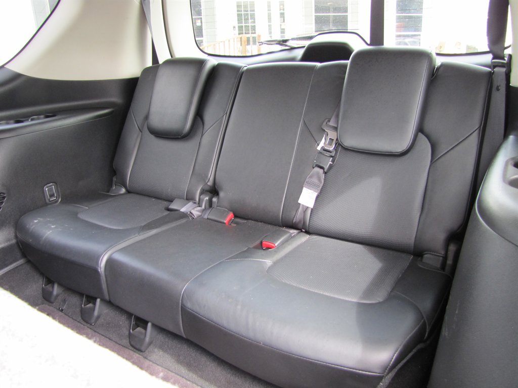 Infiniti QX80 photo 9